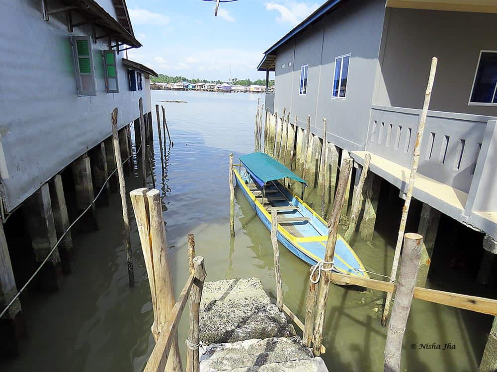 Senggarang, the Chinese village in Bintan 4 Car parking? No! a boat parking. :)