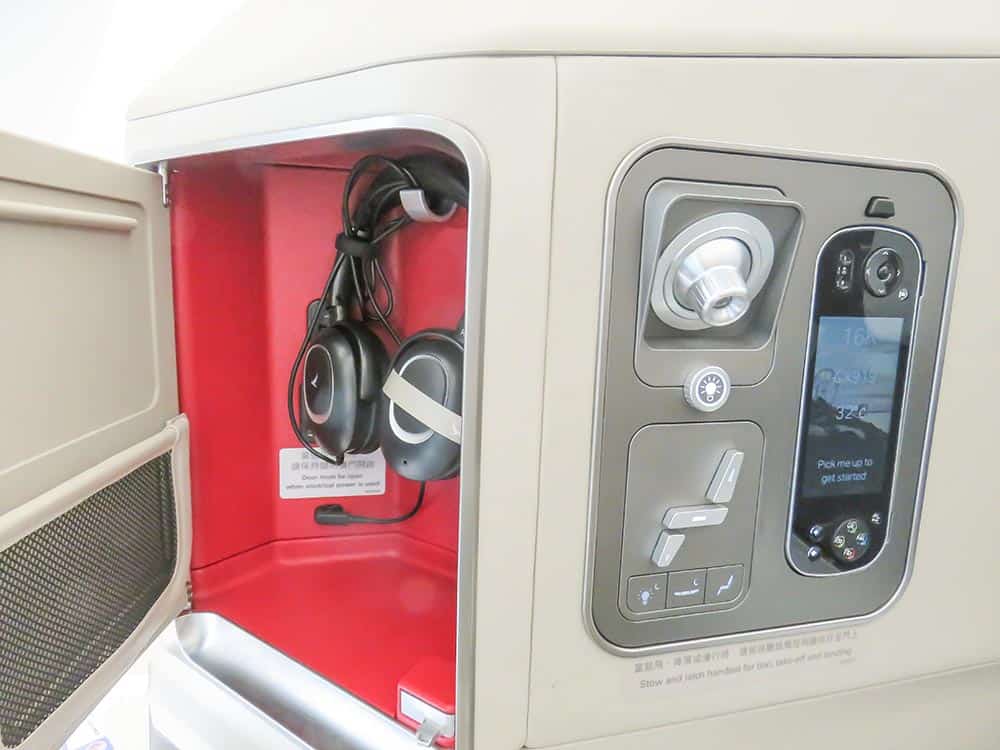 Business Class in Cathay Pacific A350-900 7 Cathay Pacific Business class A350 , side panel