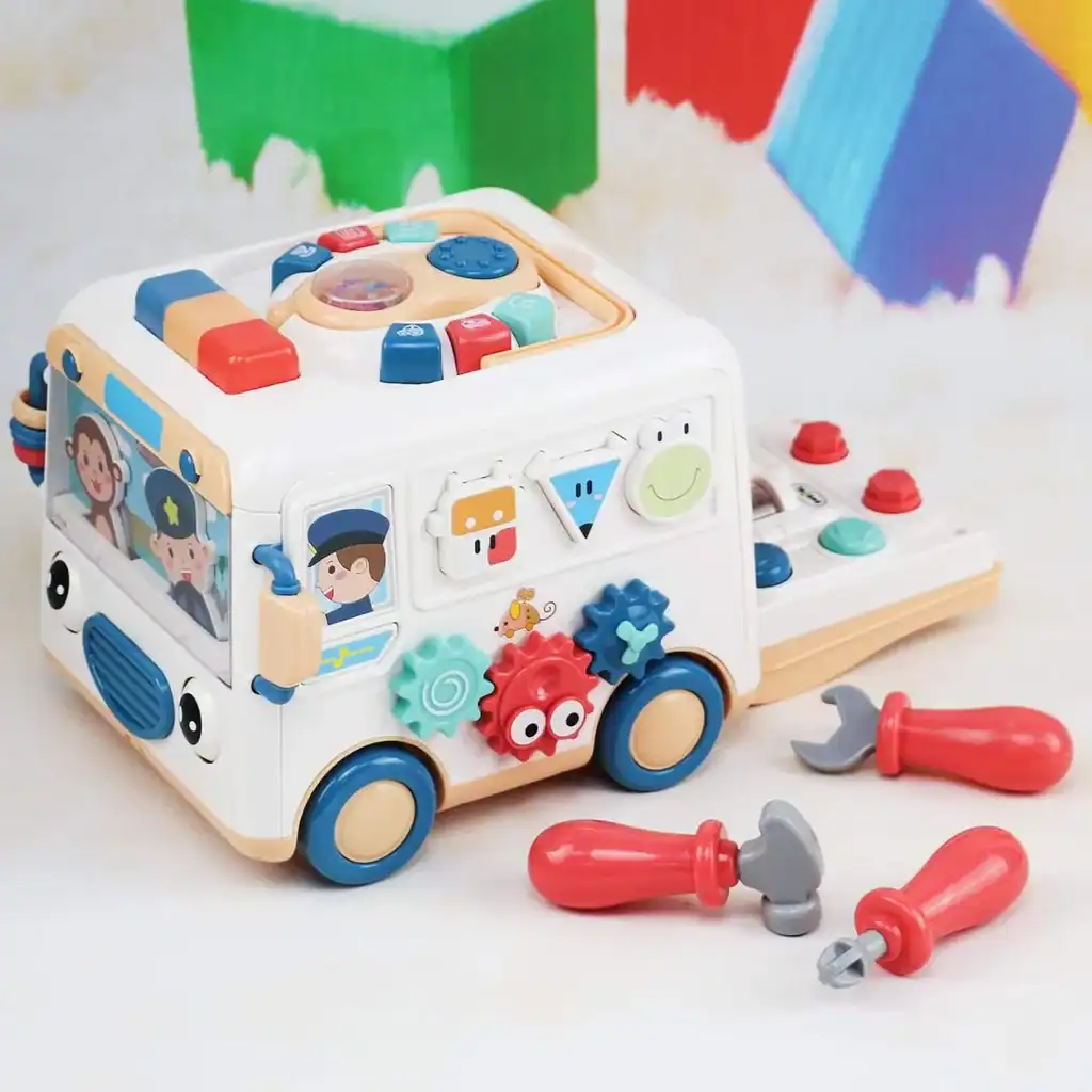 Voiture jouet mécanique avec outils de réparation pour enfants. Kit jeu d'imitation et bricolage.