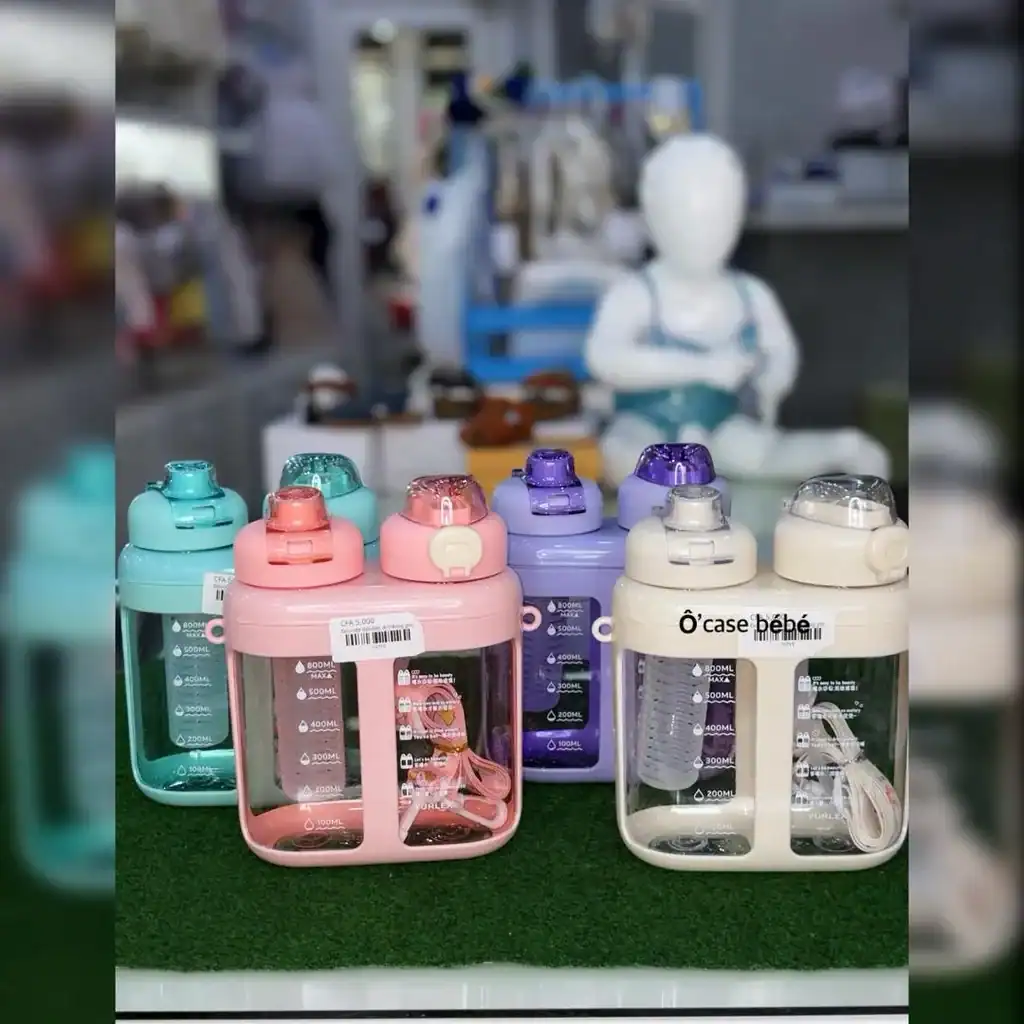 Gourde double drinking enfant Ocasebébé, avec deux becs, idéale pour l'hydratation.