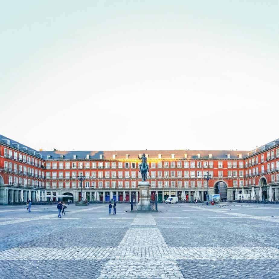 Plaza Mayor Madrid | What to Wear in Madrid | Shepackslite.com