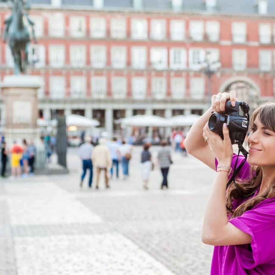 Women taking photo in Plaza Mayor in Madrid | What to wear in Madrid | shepackslite.com