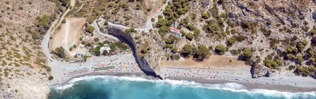 playa de cantarrijan en la costa tropical