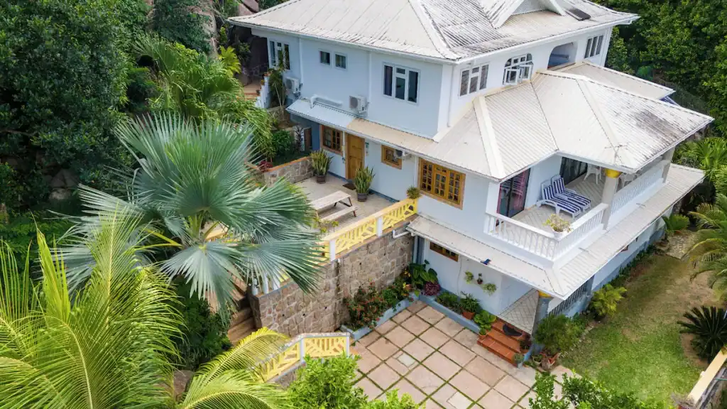 Review of Cavern Apartments, Praslin