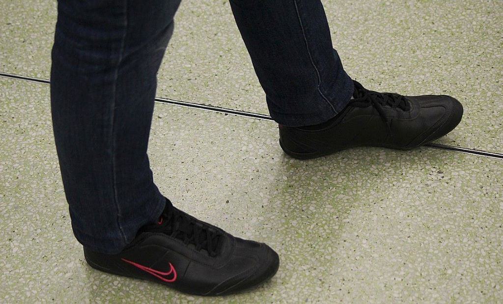 black sneakers for morton's neuroma