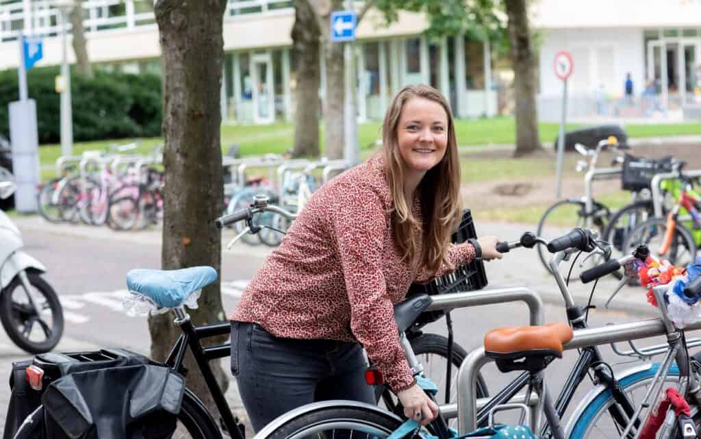 Op de Werelddag van de Apotheker laat VNA-apotheker Myrre Buikema de wereld van haar apotheek zien, in Apotheek Watergraafsmeer in Amsterdam
