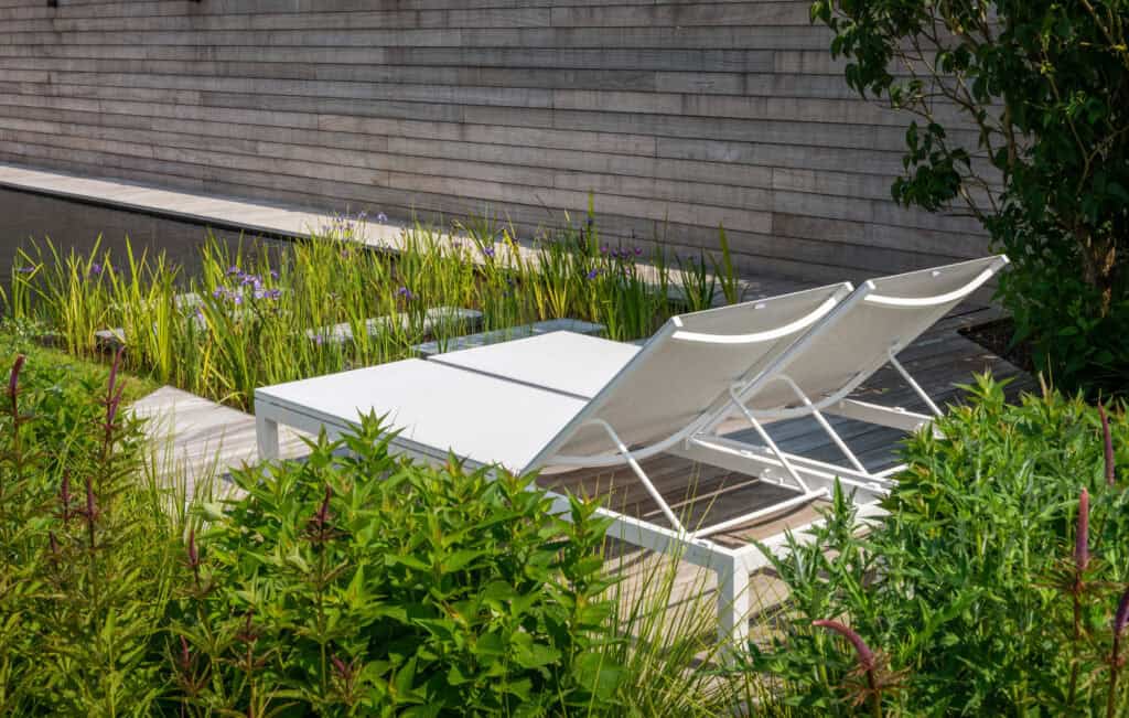 Warm moderne renovatie met zwemvijver door Concept Gardens