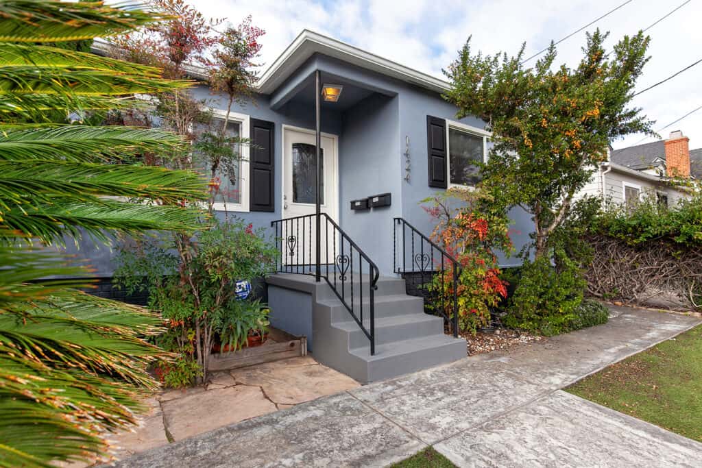 1422-24 Felton Street -Step to the Front of the House