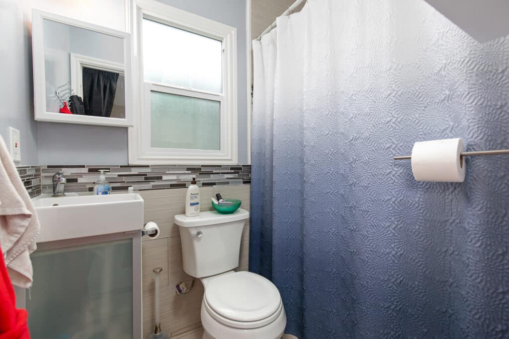 1422-24 Felton Street - Bathroom