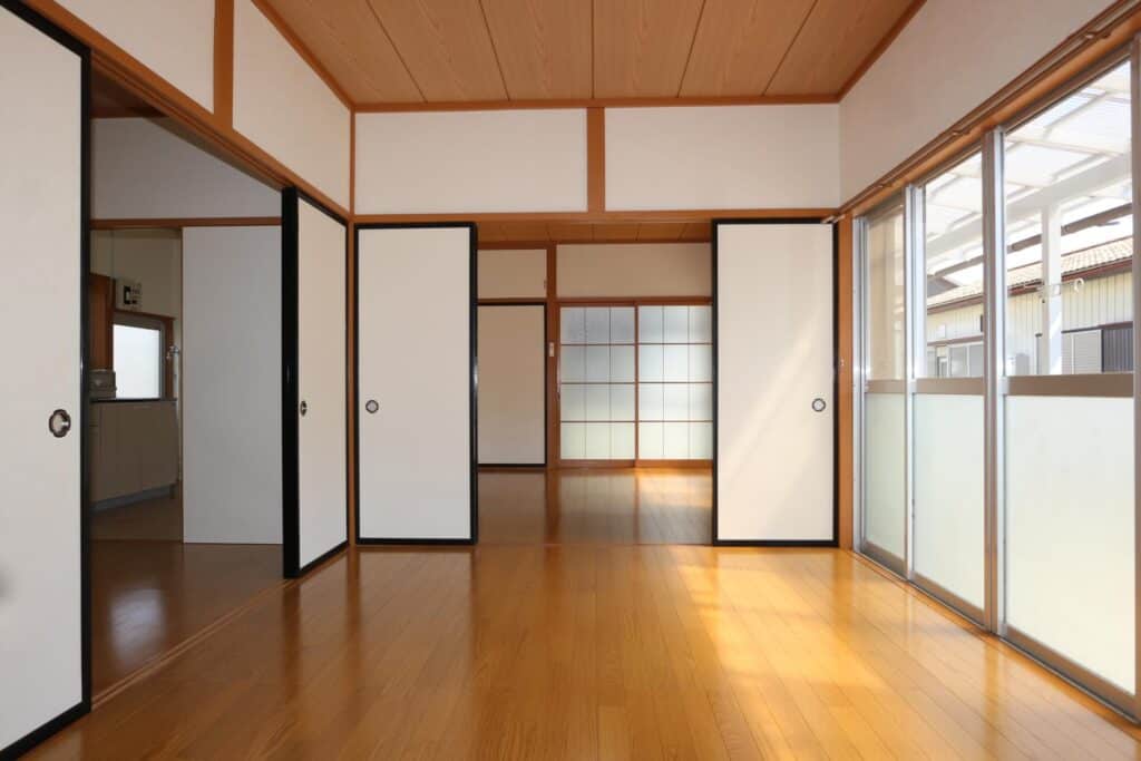 洋室(西)→洋室(東)