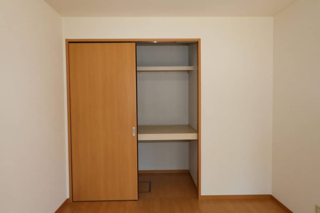 洋室(南)6.2畳収納