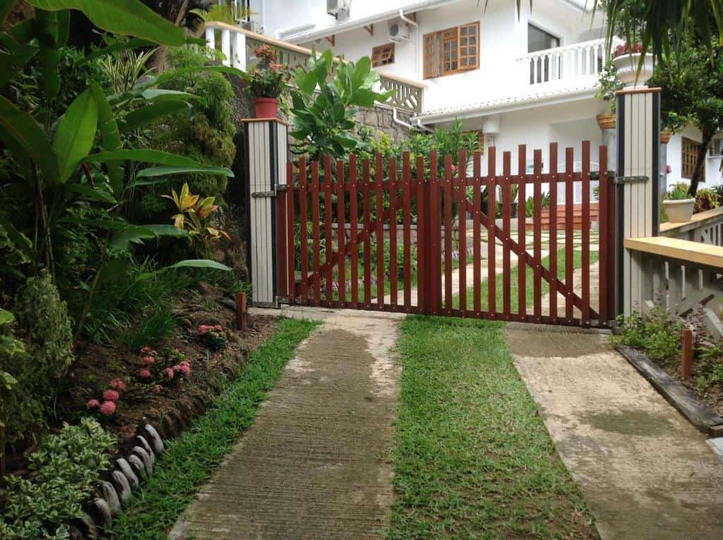 cavern apartments praslin