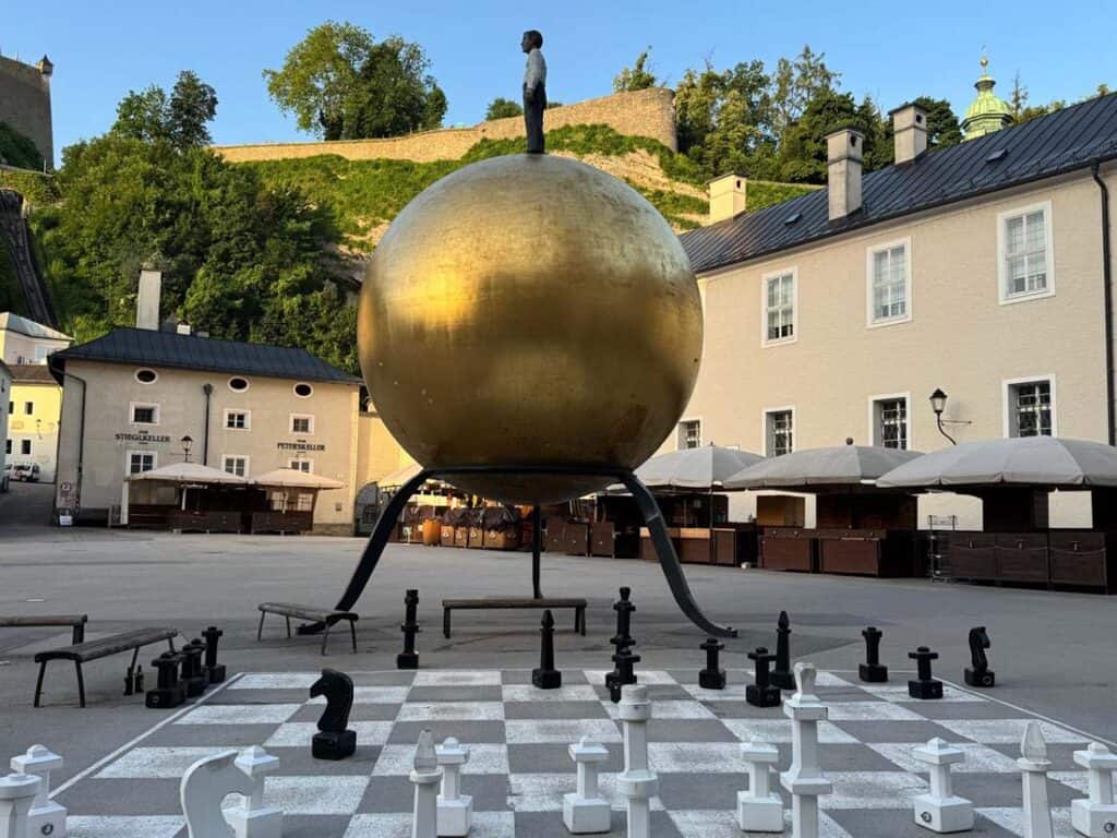 Sphaera, große goldene Kugel Salzburg