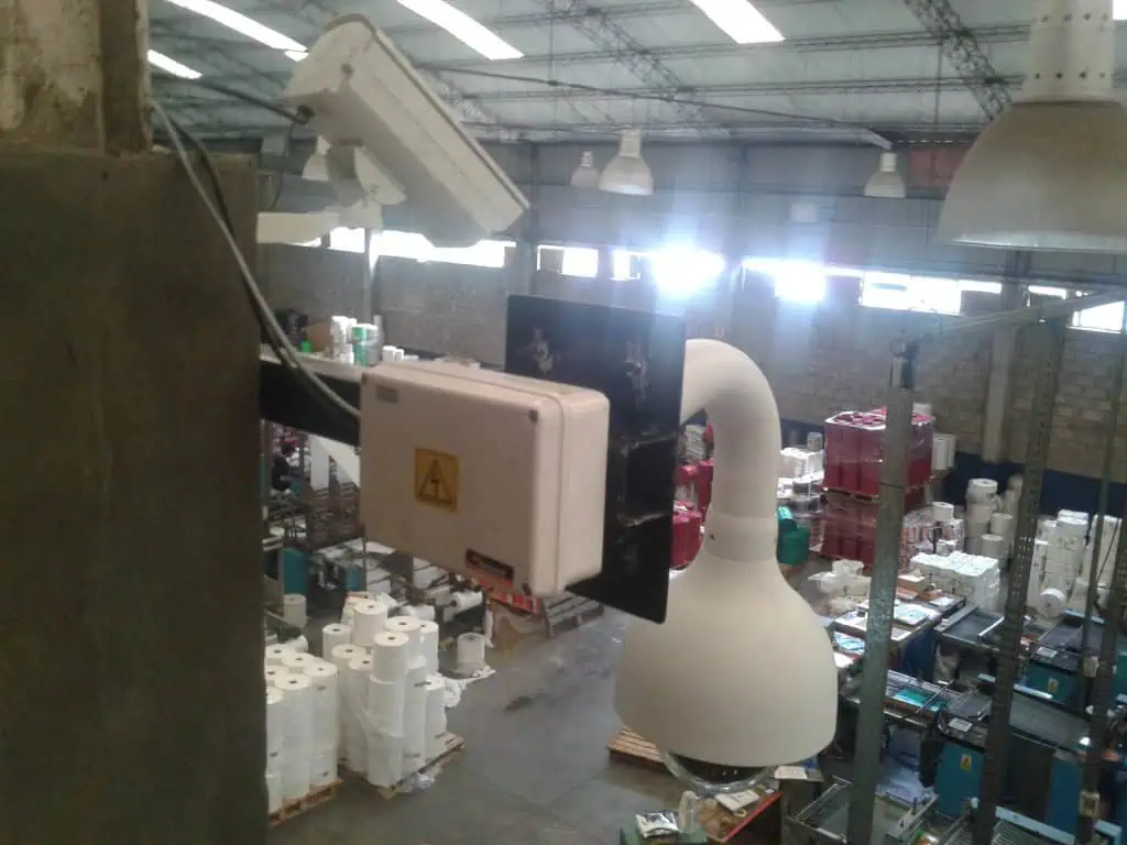 Mantenimiento de Cámara de Seguridad Domo PTZ Mantenimiento de Cámara de Seguridad Domo PTZ