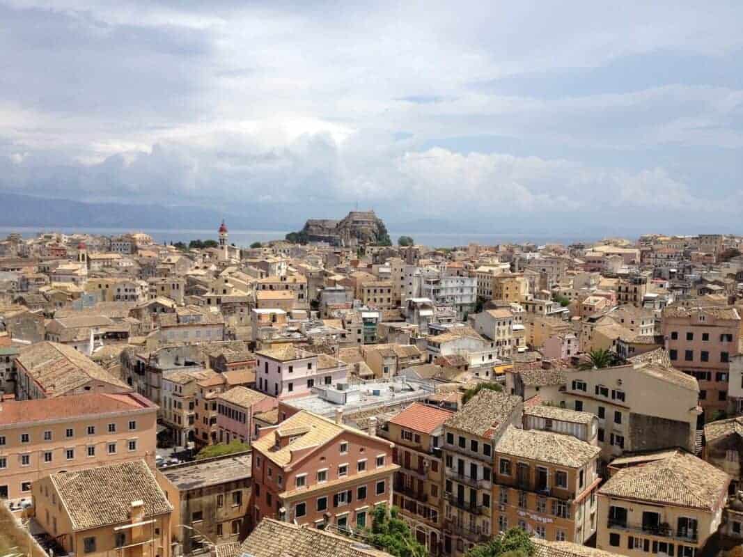 Blick über die Altstadt von Korfu in Richtung alte Festung