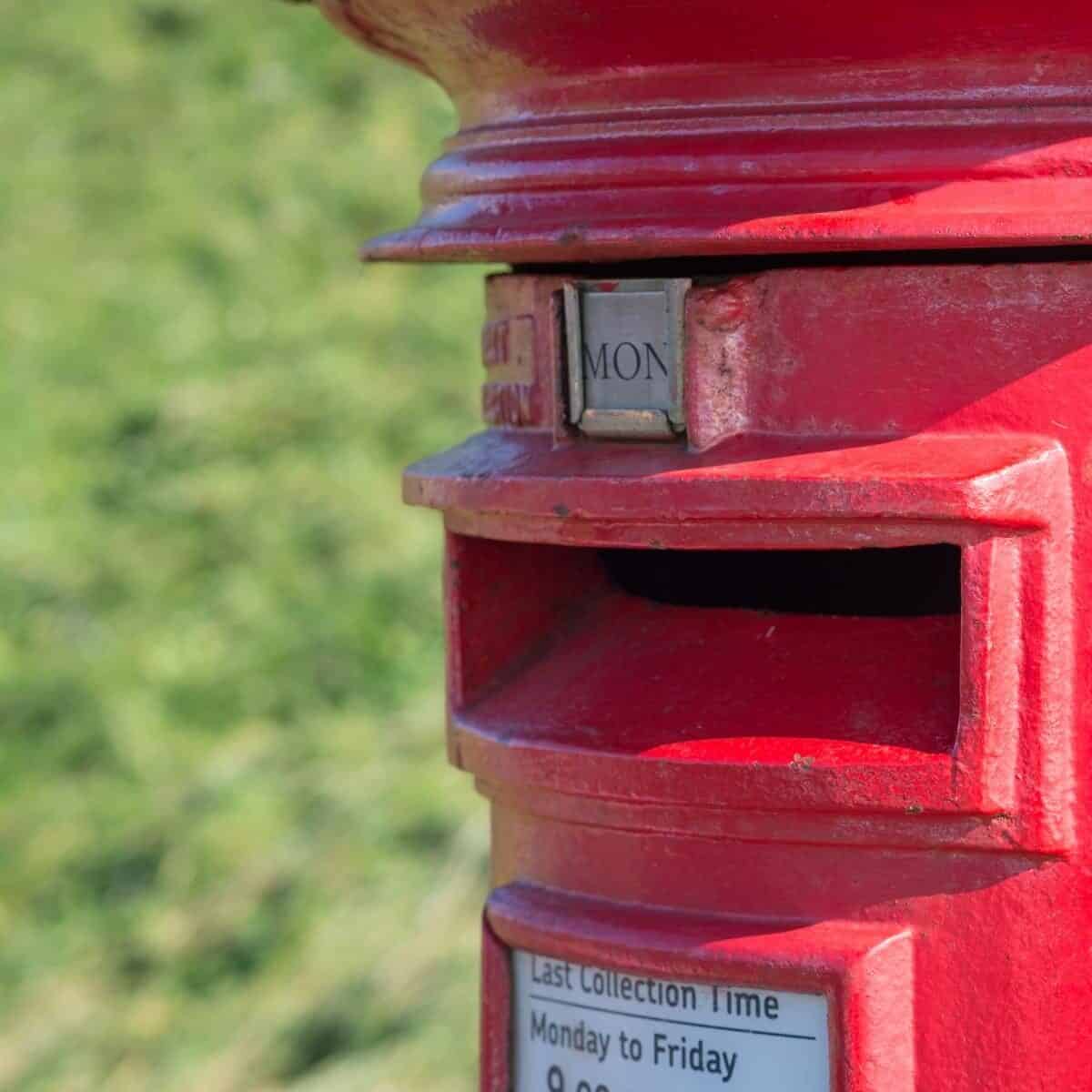 uk postbox close up