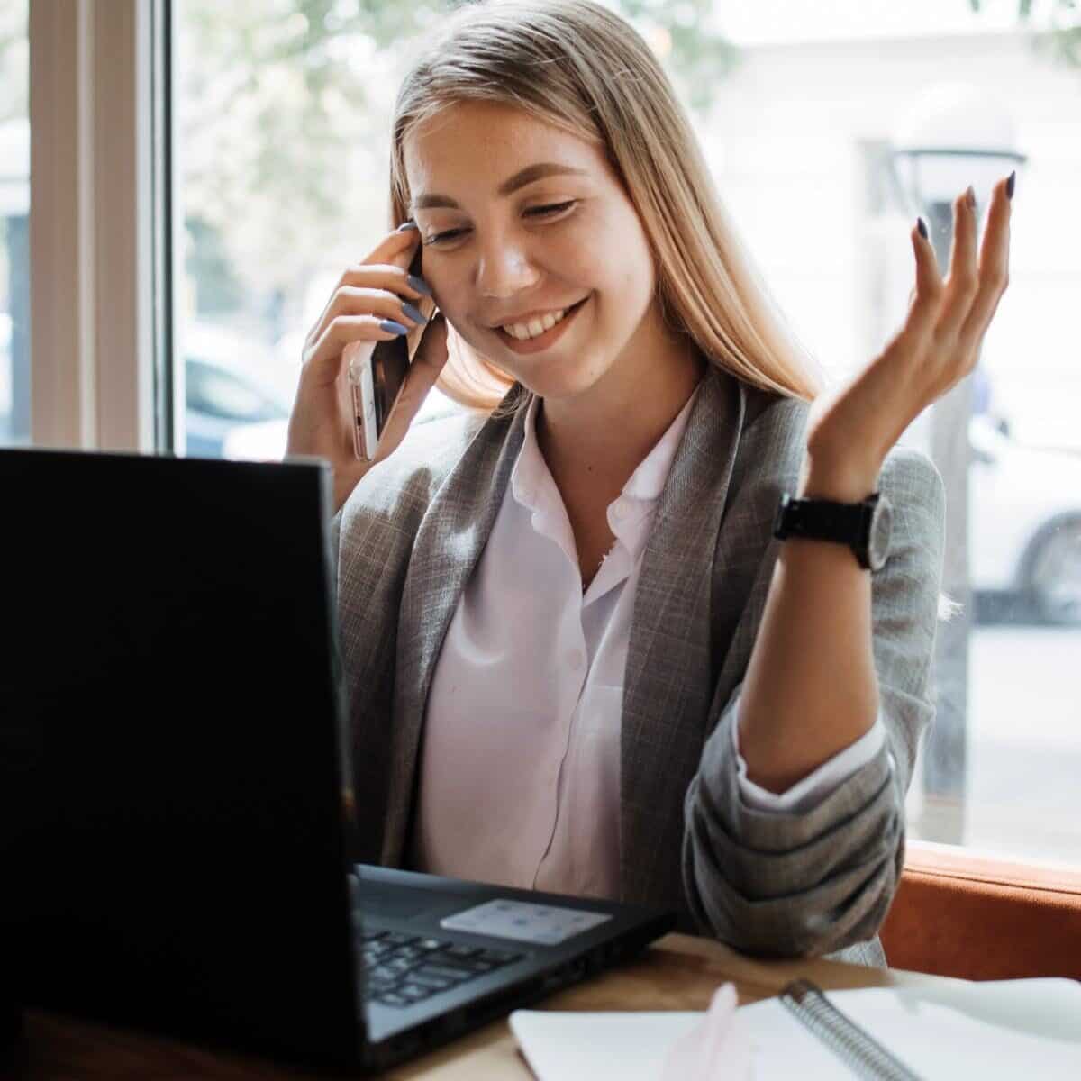 lady at laptop