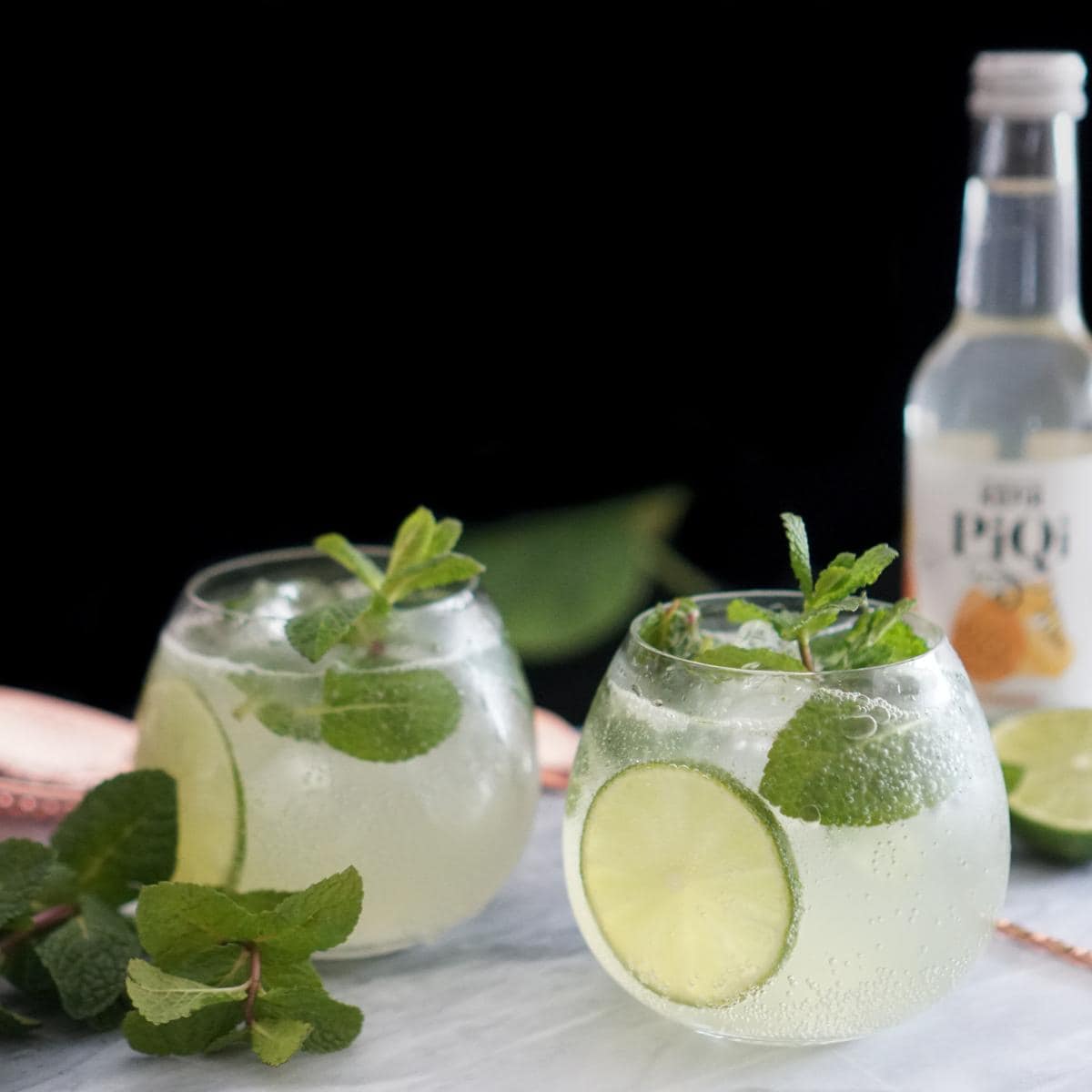 mojito mocktails in small round tumblers.