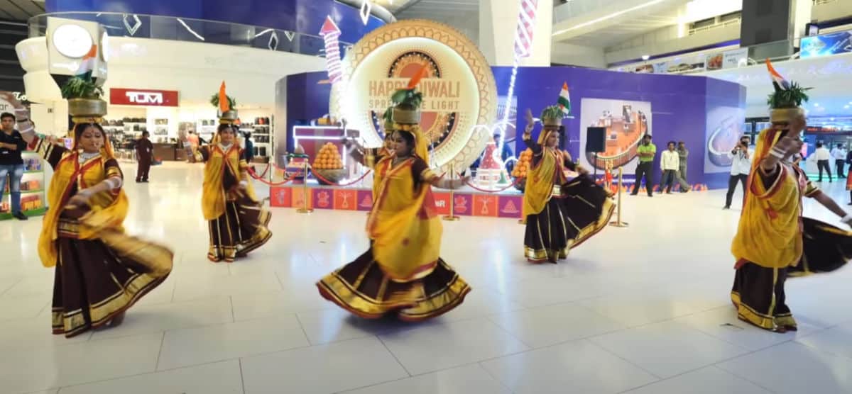 Best Group Folk Dances in Indian States 8 Indian folk dances: chari folk dance