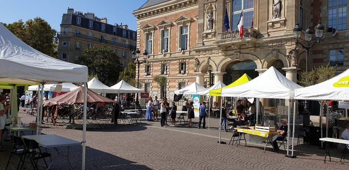 Le parvis de la Mairie du 19ème arrondissement de Paris accueille les acteurs éco-responsables des environs