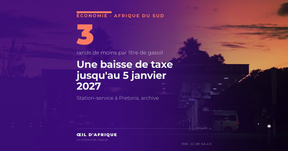 Station-service Engen à Pretoria au crépuscule, en Afrique du Sud, où la taxe sur les carburants baisse de 3 rands sur le gasoil le 4 novembre 2026