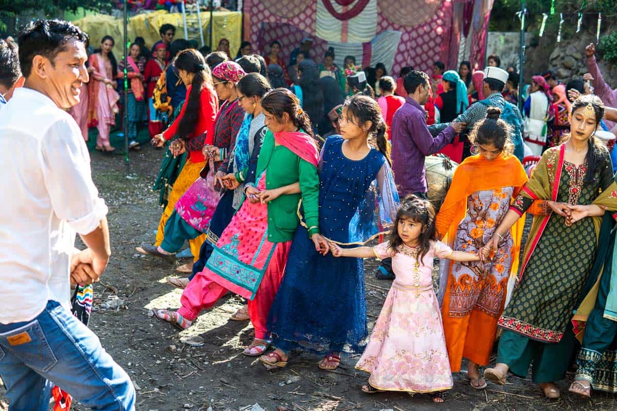 Best Group Folk Dances in Indian States 5 Group folk dances of Indian States: Nati dance Himachal Pradesh @www.lemonicks.com