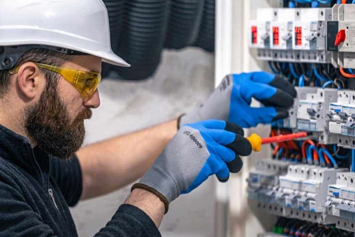 elettricista di Riparazione Casa cambia salvavita e metti in sicurezza l'impianto elettrico