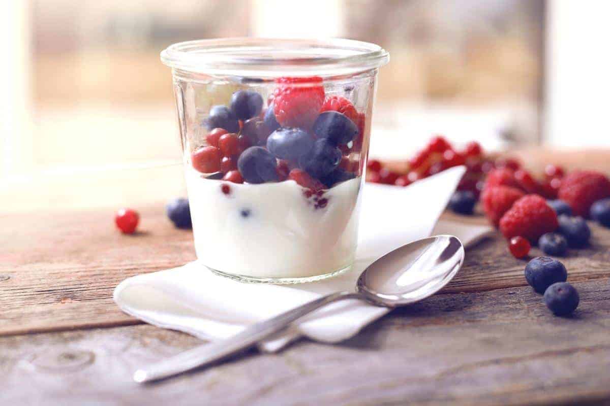Fruit and yoghurt