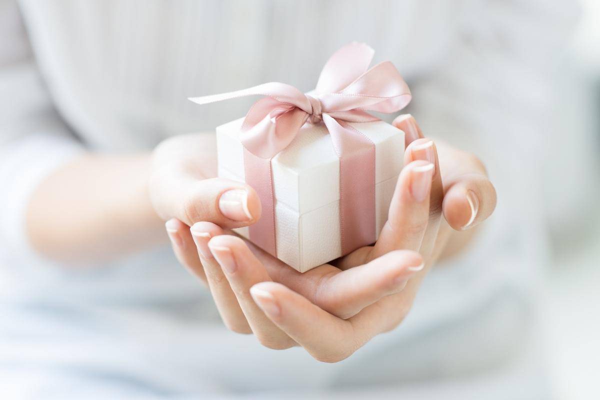 ladies hands holding a gift