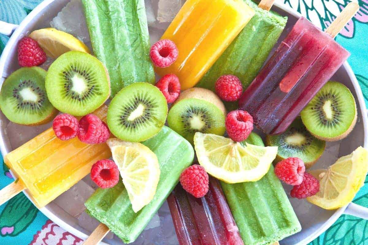 Ice lollies with fruit