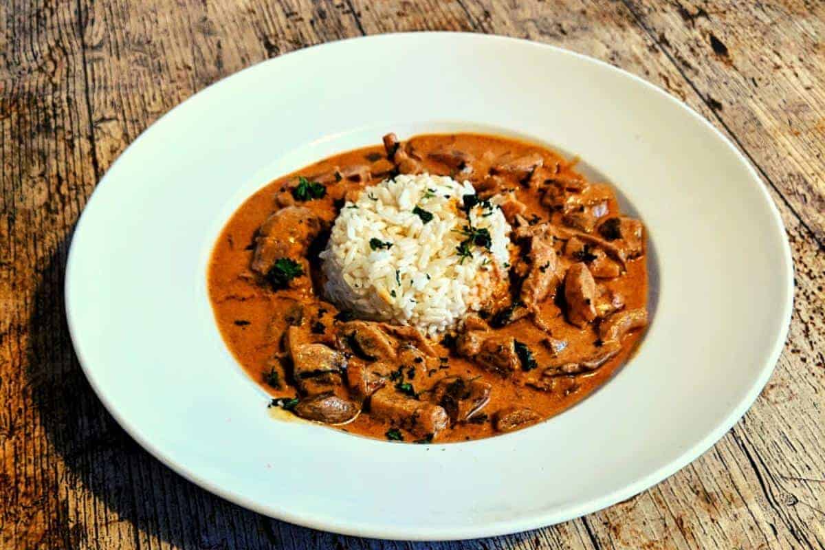 Mushroom stroganoff