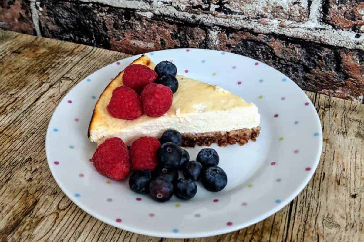 Vanilla cheesecake with fresh berries.