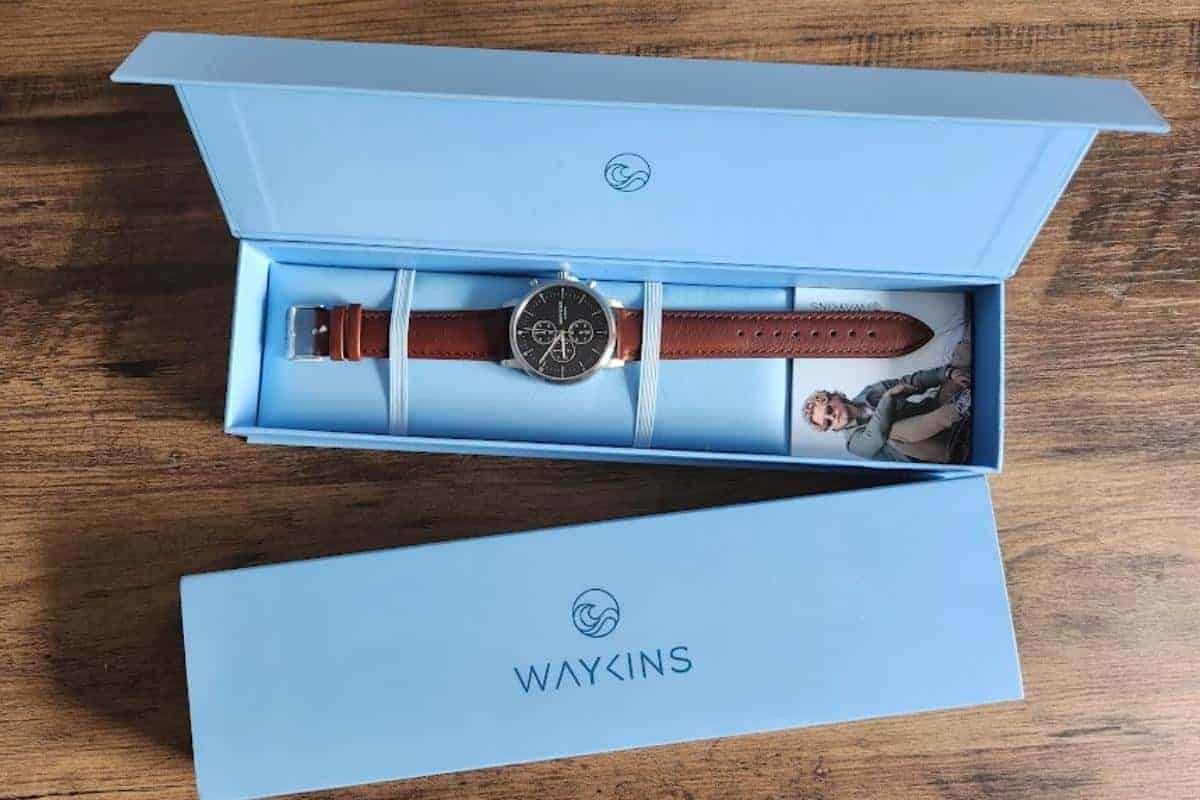Colour changing watch in a blue box