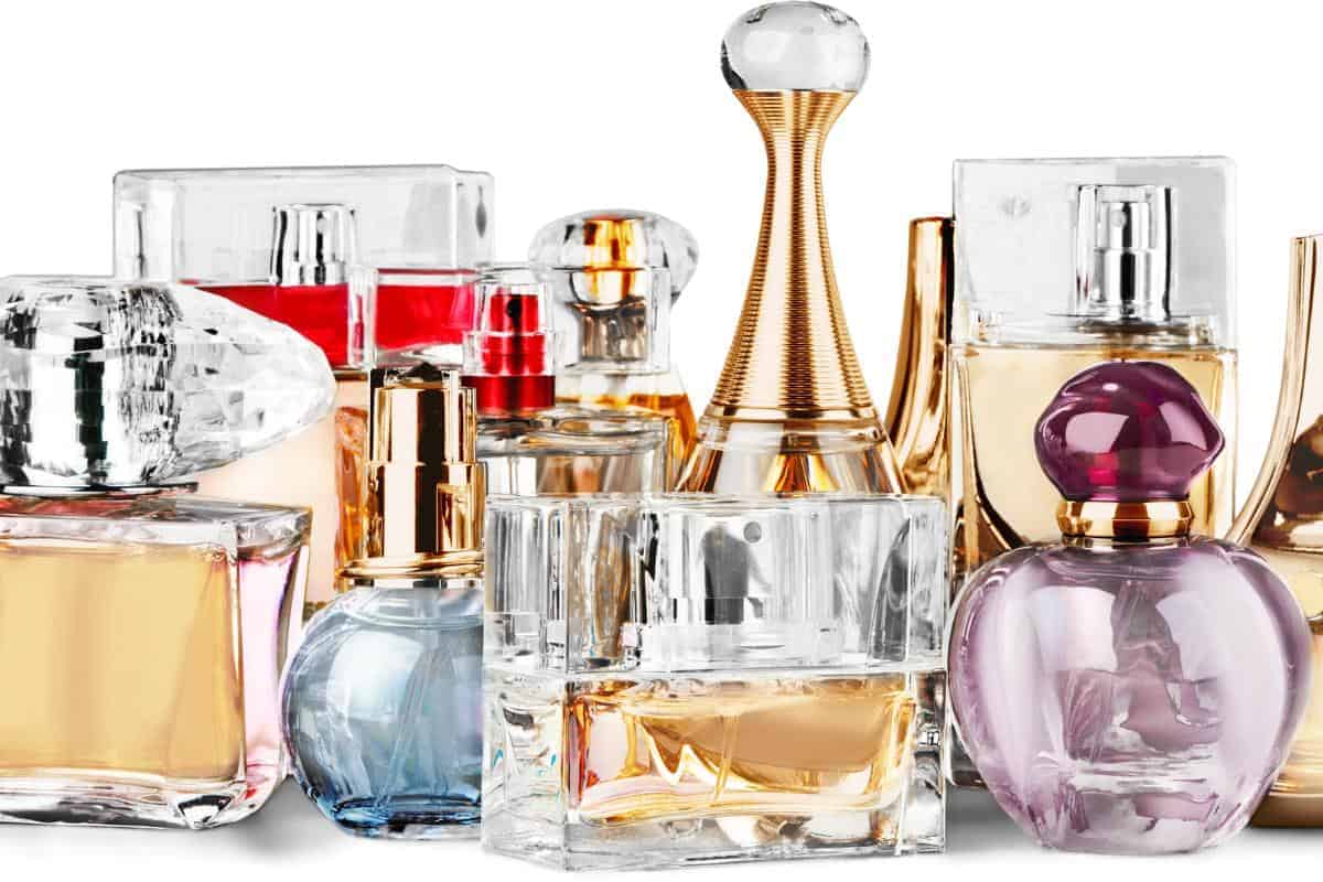 perfumes of different shapes and sizes with feminine bottles.