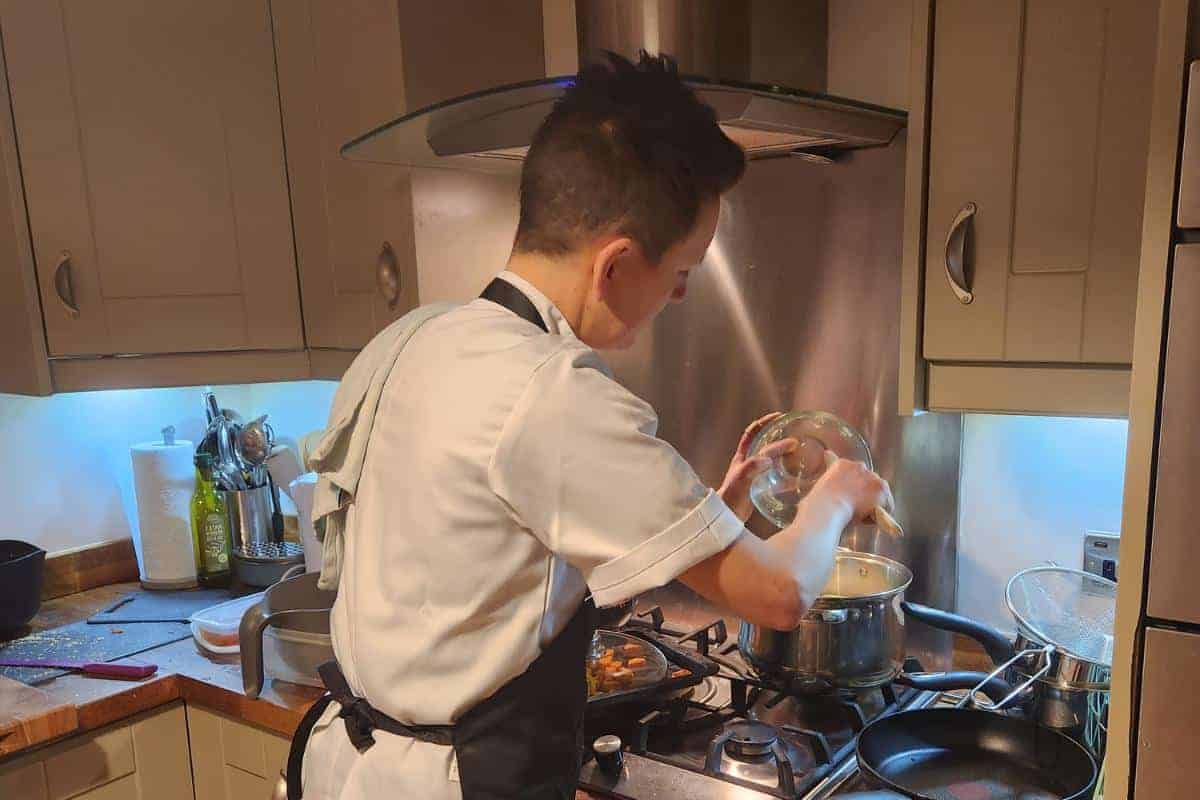chef samantha making carbonara