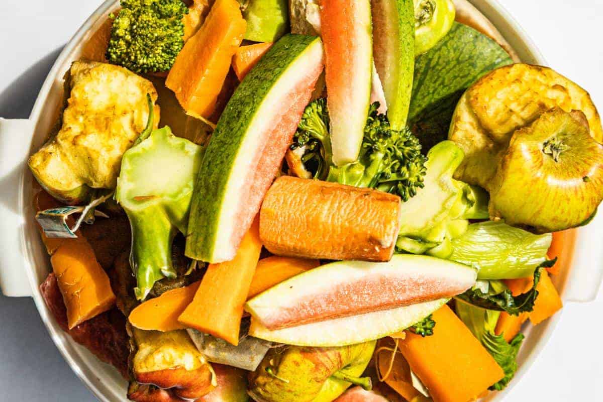 bowl of food scraps with fruit and vegetable scraps