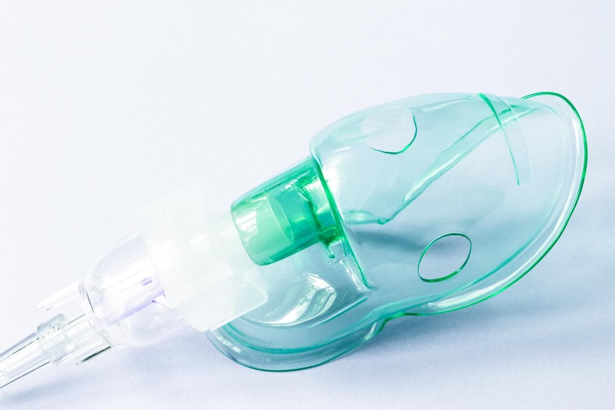 face mask for use with a nebuliser