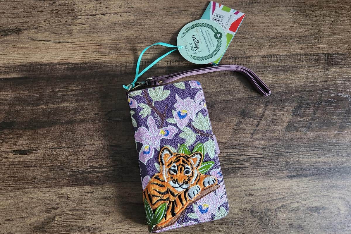 Vendula tiger design phone case.