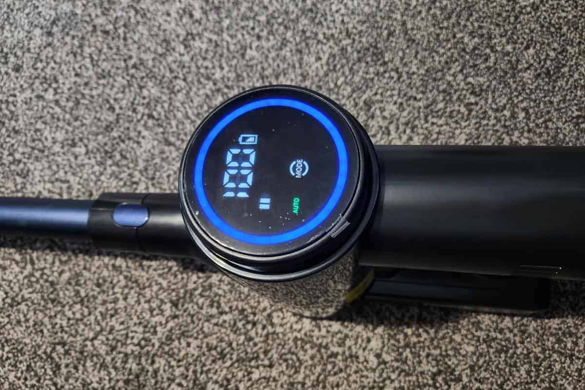 a circular display on vacuum cleaner with a blue circle on it