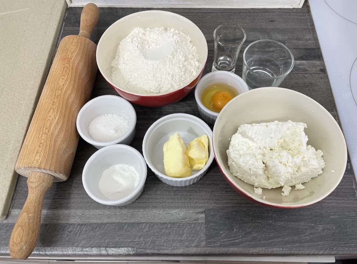 Ingredients for oponki donuts.