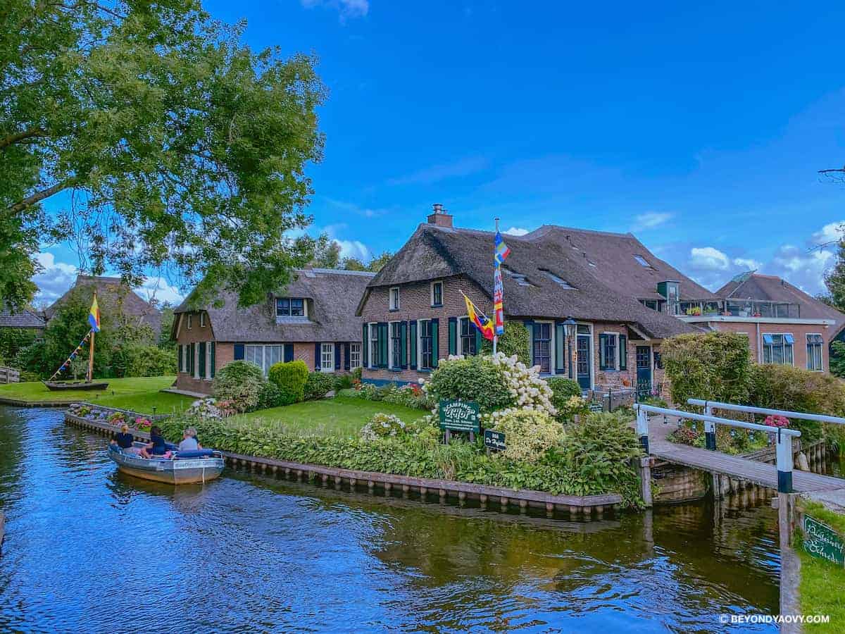 Rich results on Google's SERP when searching for ‘หมู่บ้านไร้ถนนกีโธร์น (Giethoorn)’, ‘Giethoorn’, ‘หมู่บ้านไร้ถนนกีโธร์น’, ‘หมู่บ้านไร้ถนน’, ‘หมู่บ้าน Giethoorn’, ‘หมู่บ้านที่เนเธอร์แลนด์’, ‘Giethoorn รีวิว เดินทาง’, ‘Giethoorn ประวัติ’, ‘หมู่บ้าน กีธูร์น เวนิสแห่งเนเธอร์แลนด์’, ‘หมู่บ้านกีธูร์น เนเธอร์แลนด์’, ‘หมู่บ้านไร้ถนน เนเธอร์แลนด์’, ‘Giethoorn รีวิว’, ‘Giethoorn Netherlands’, ‘Netherlands’, ‘Travelling in Giethoorn’, ‘Travelling in the Netherlands’, ‘Giethoorn where the canals are the roads’, ‘Giethoorn การเดินทาง’, ‘Giethoorn ท่องเที่ยว’, ‘เที่ยวเนเธอร์แลนด์’, ‘การเดินทางท่องเที่ยวในเนเธอร์แลนด์’, ‘เนเธอร์แลนด์’, ‘ประเทศเนเธอร์แลนด์’, ‘จังหวัดโอเฟอร์ไรส์เซิล’, ‘Overijssel’, ‘วางแผนเที่ยวเนเธอร์แลนด์ด้วยตัวเอง’, ‘วางแผนเที่ยวเนเธอร์แลนด์’, ‘One Day Trip จากอัมสเตอร์ดัม, ‘One Day Trip’ and ‘One day trip from Amsterdam’