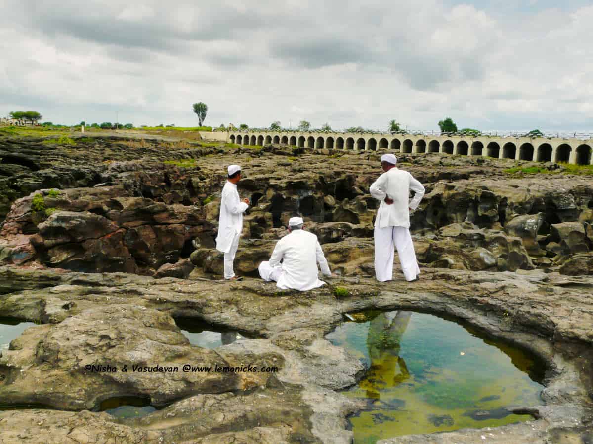 10 Reasons to Visit Nighoj Potholes: A Fascinating Exploration of India's Geological Wonder! 13 निघोज कुंड @www.lemonicks.com