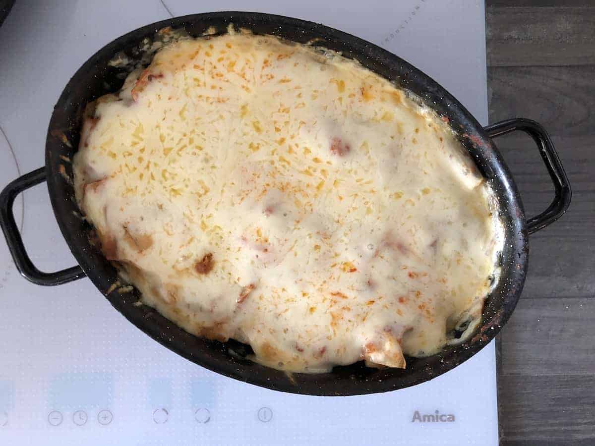 polish lasagna recipe gołąbki bez zawijania zapiekanka in a black dish.