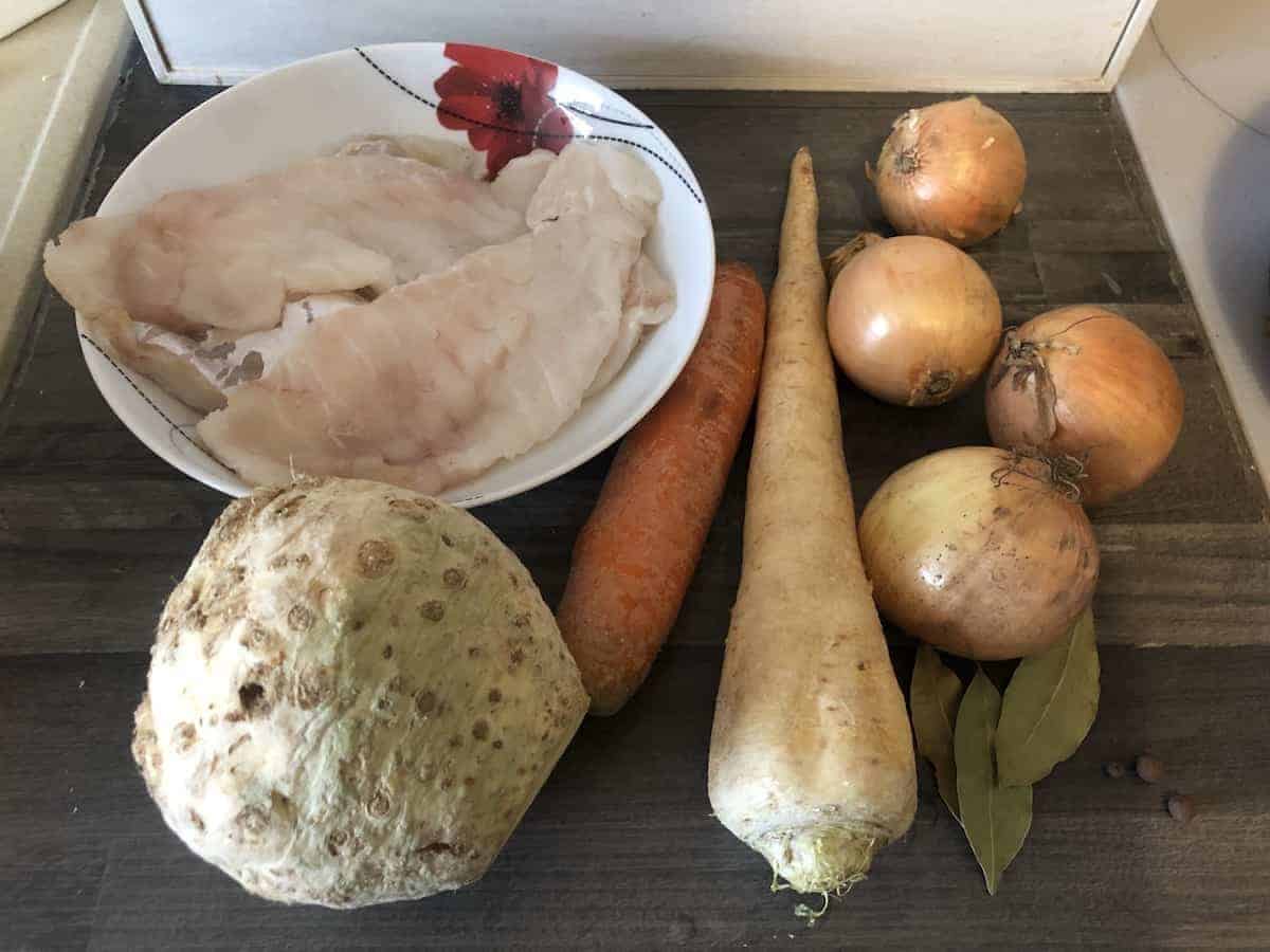 Ingredients for the Polish jellied fish recipe displayed.