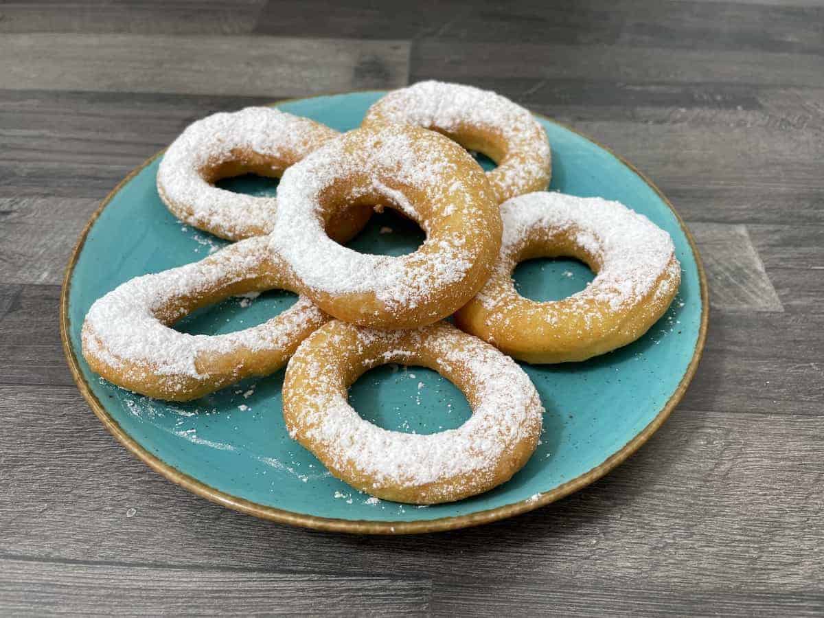 Polish cheese donuts in a blue plate.