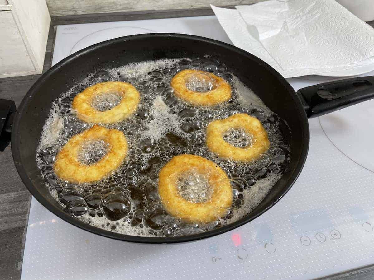 Oponki frying in oil.