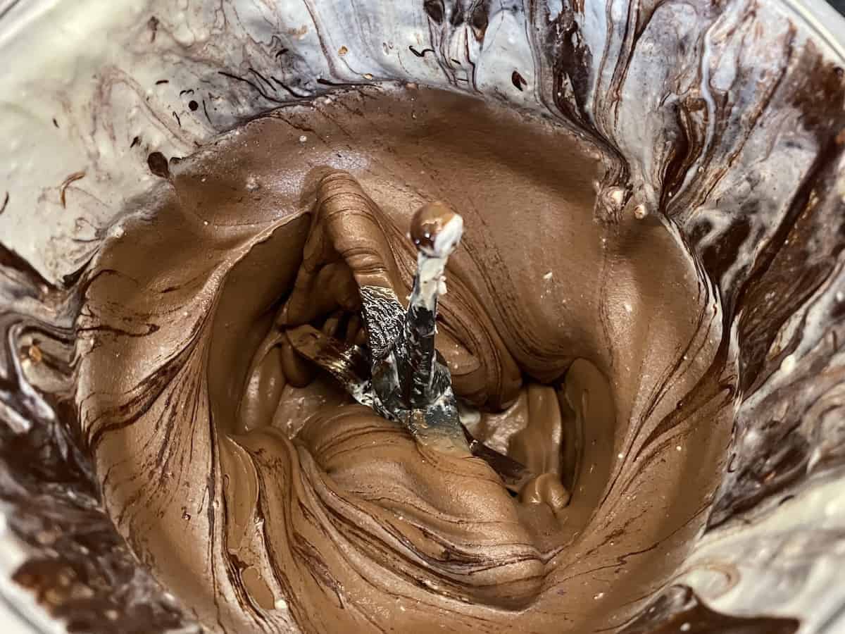 Blend chocolate, mascarpone and cream.