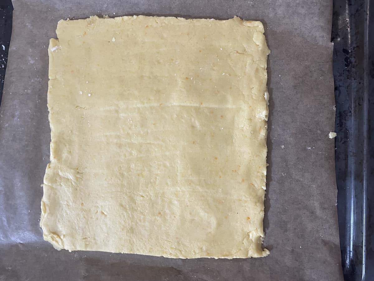 Roll out the mazrurek dough to 1.5 cm thick.