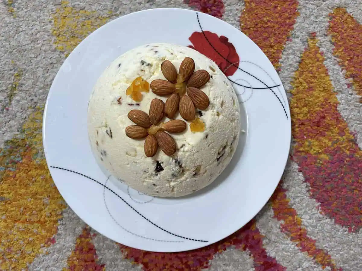 Top the Easter Pasha with nuts and serve.