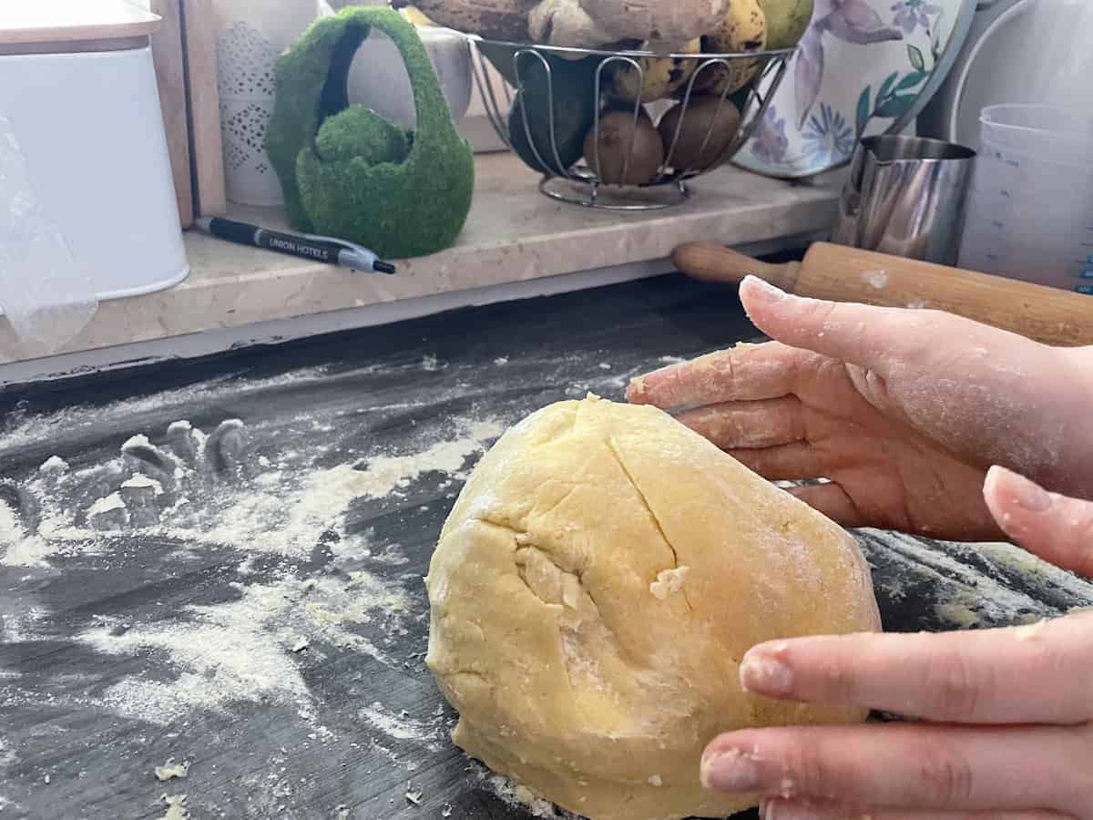 Knead the dough.